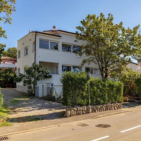 Amazing Apartment In Njivice With Kitchen エクステリア 写真