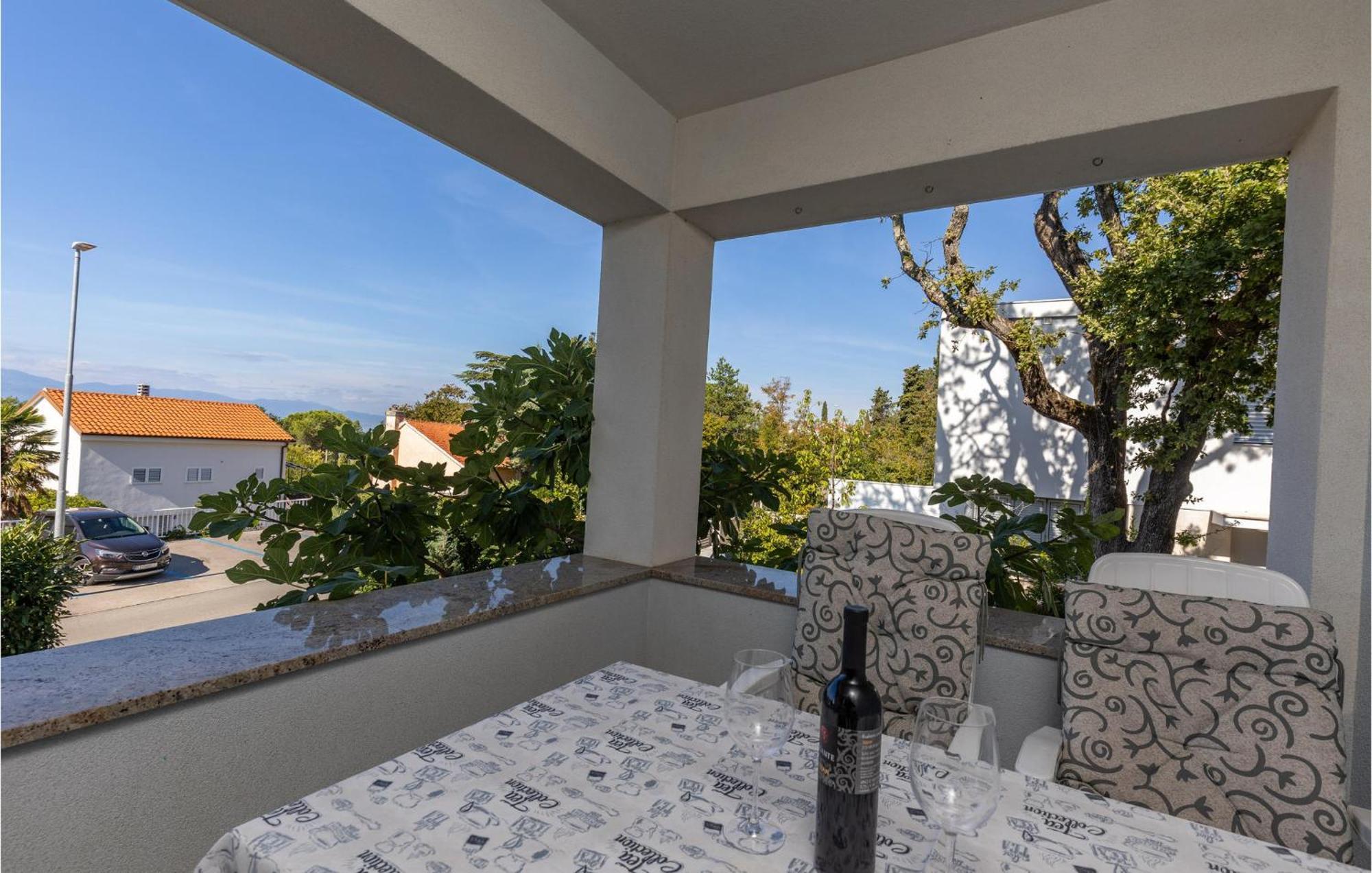 Amazing Apartment In Njivice With Kitchen エクステリア 写真
