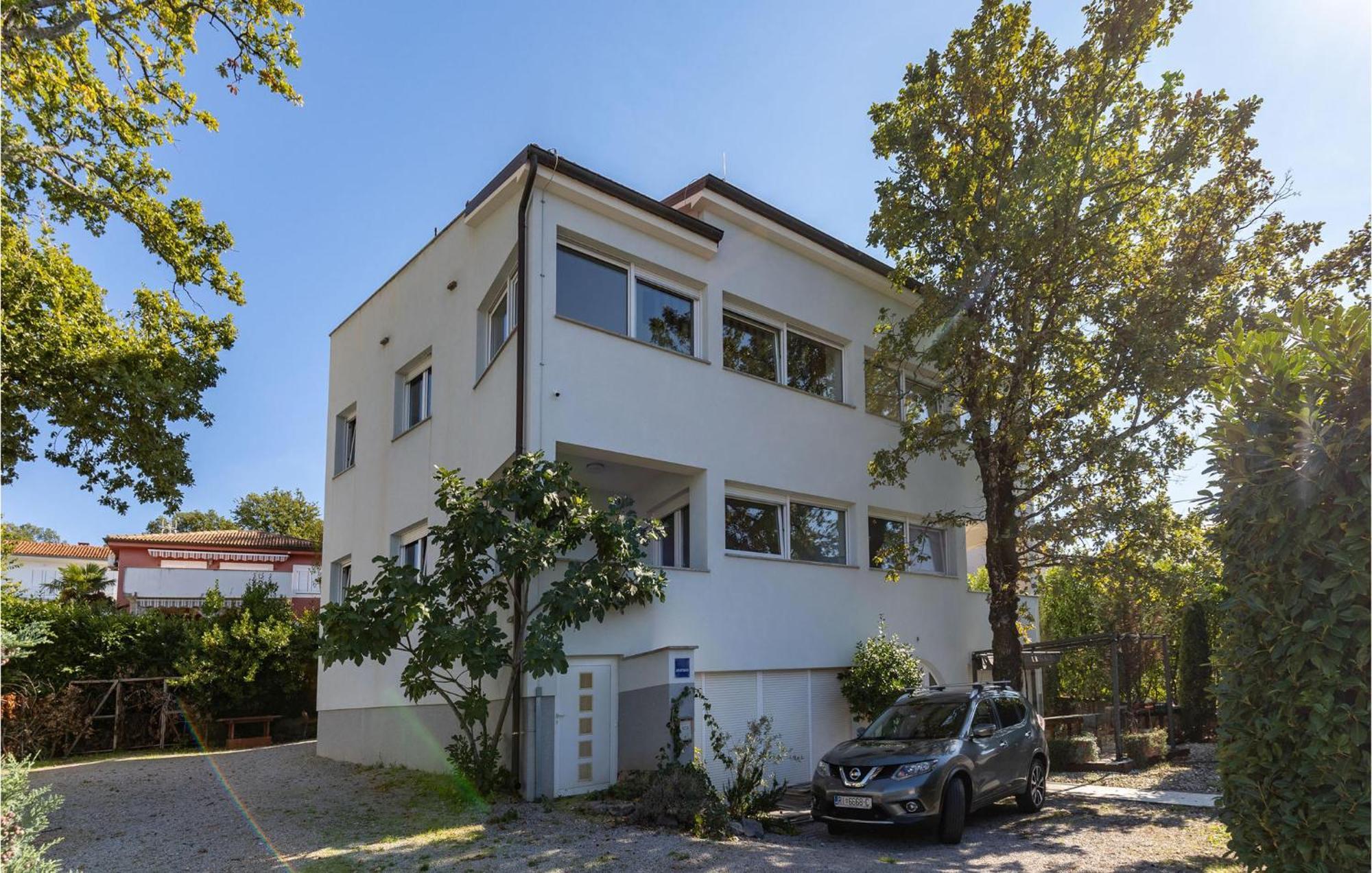 Amazing Apartment In Njivice With Kitchen エクステリア 写真